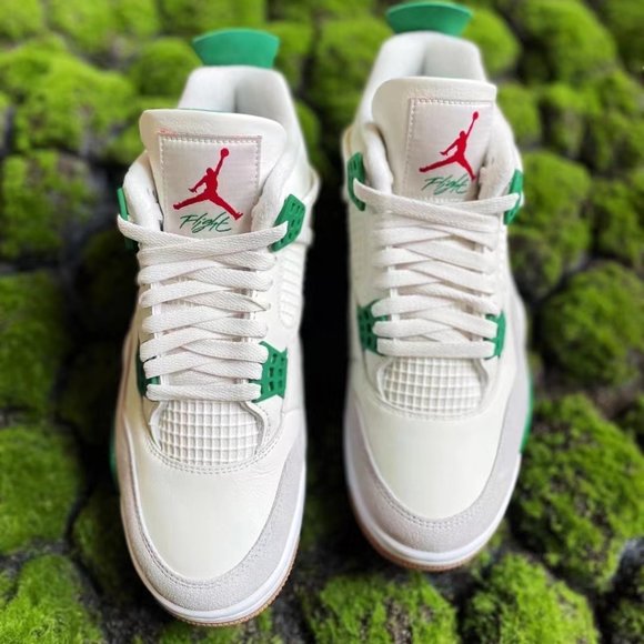 Jordan 4 Green and white main image 2